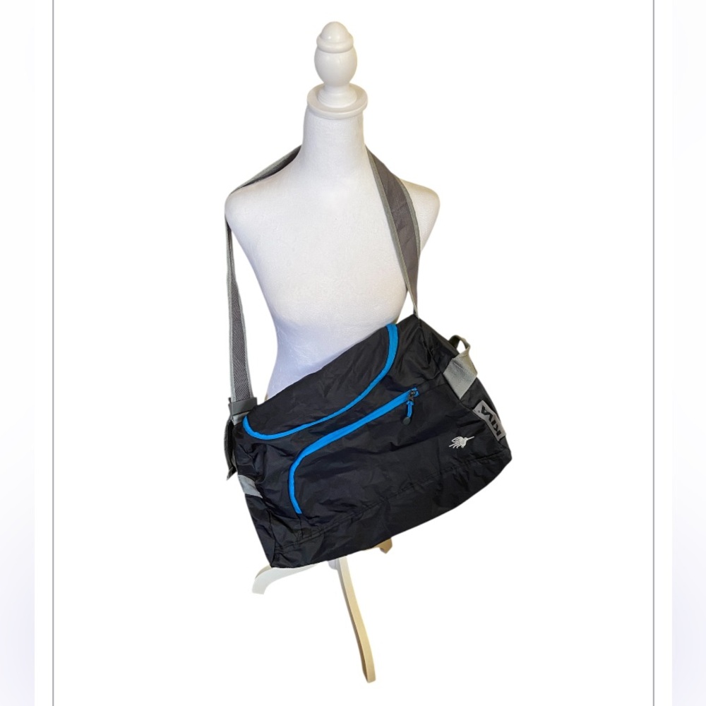 Kiva Stowaway Messenger Bag, EUC, Clean, Foldable, Travel, Lightweight,Crossbody